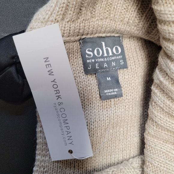 Soho NY&C Off-The-Shoulder Bow Back Oatmeal Cable knit Sweater Size Medium - Picture 6 of 10
